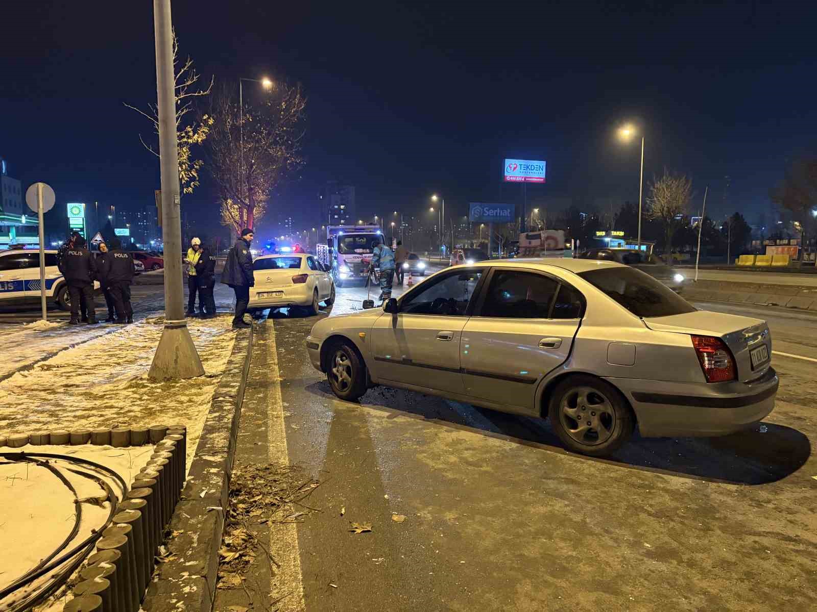 Kayseri’de iki otomobilin çarpıştığı kazada 3 kişi yaralandı
