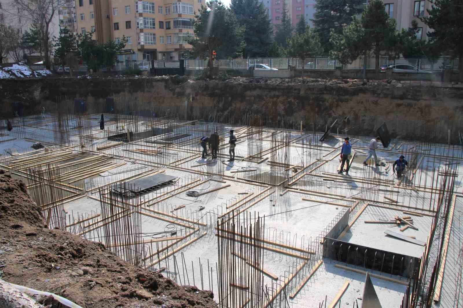 Kayseri’de ikili eğitimi sona erdirecek okulların inşaatları devam ediyor
