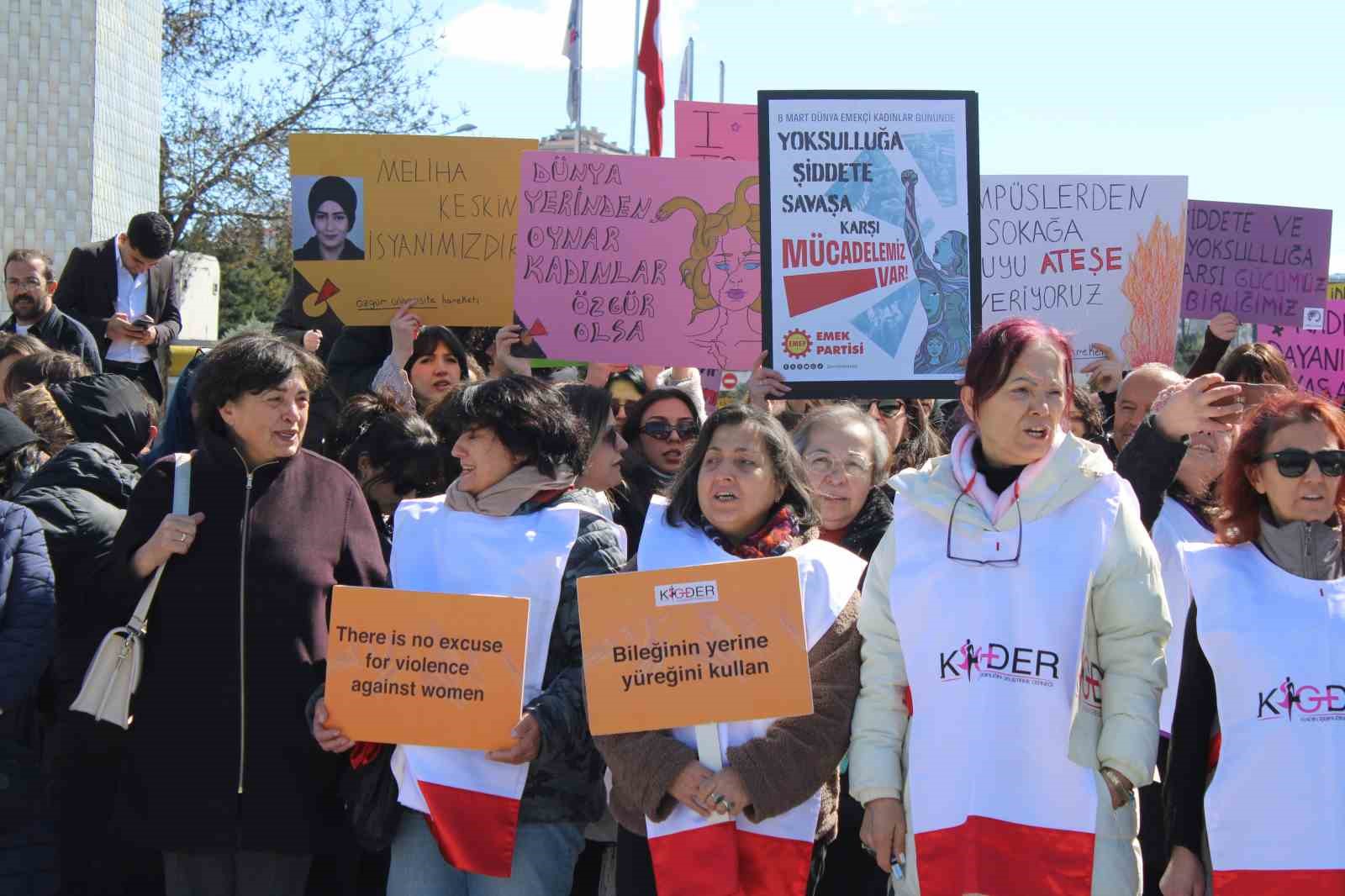 Kayseri’de kadınlar kadın hakları için yürüdü
