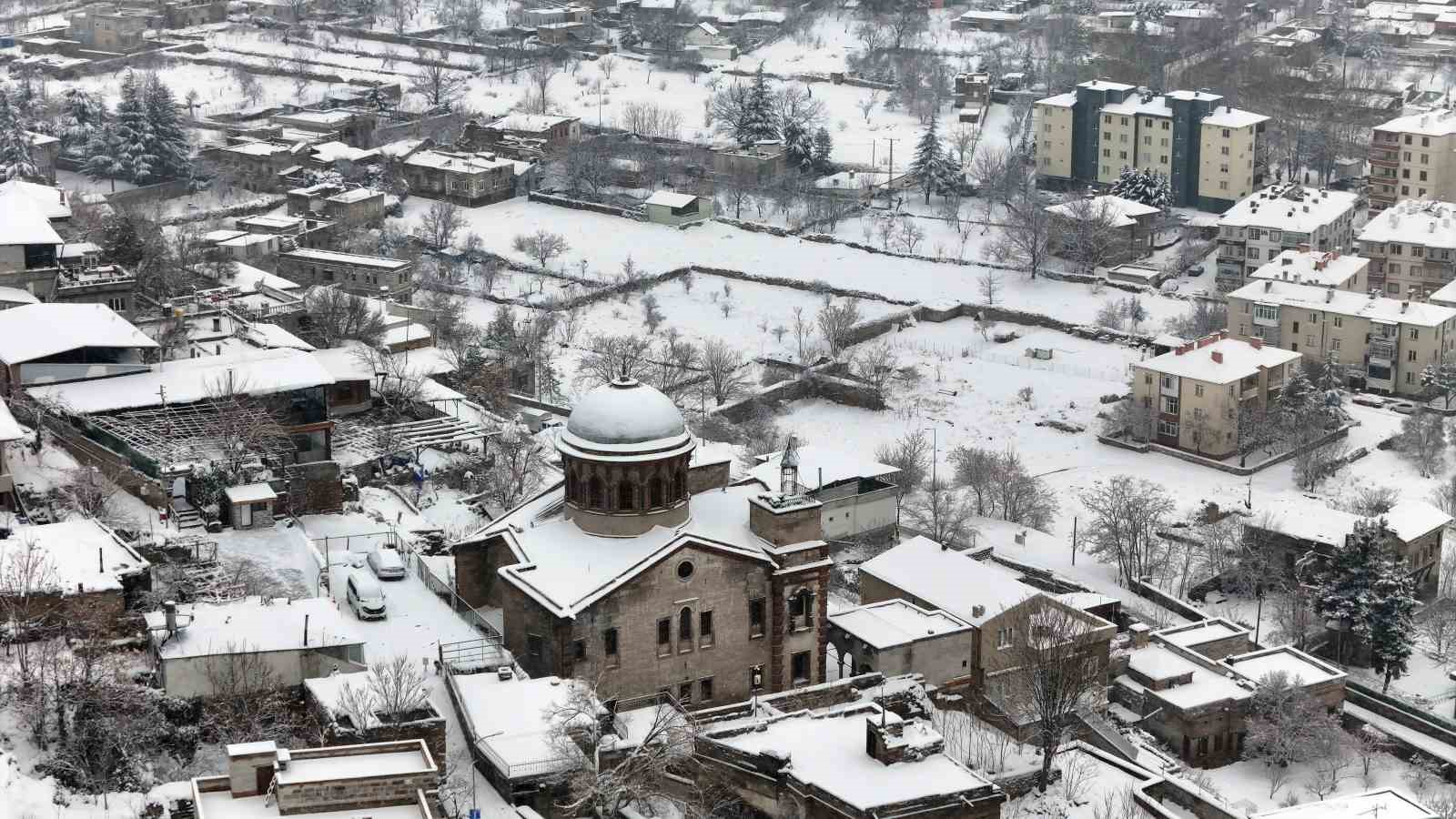 Kayseri’de kar yağışı etkili oldu
