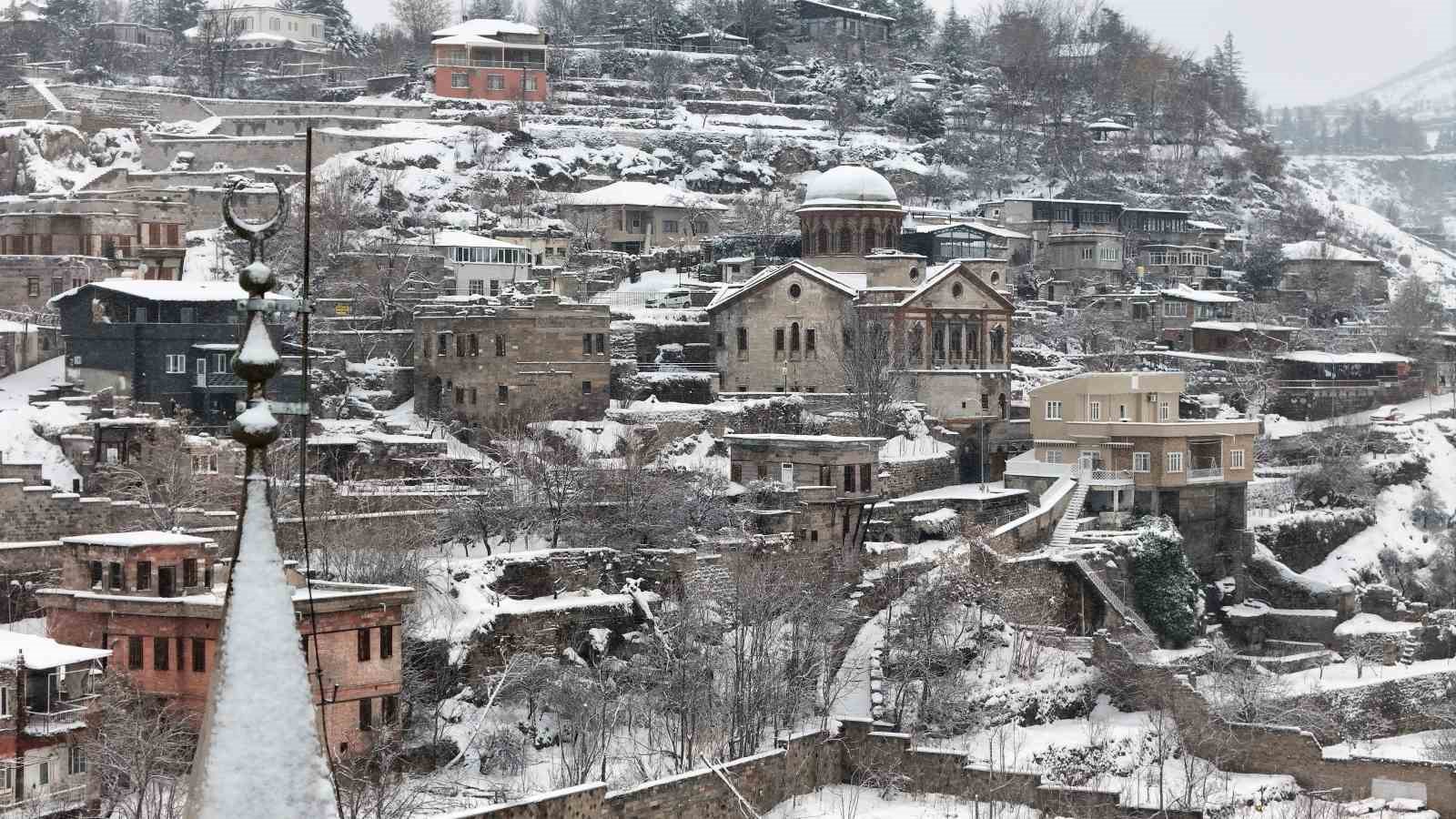 Kayseri’de kar yağışı etkili oldu
