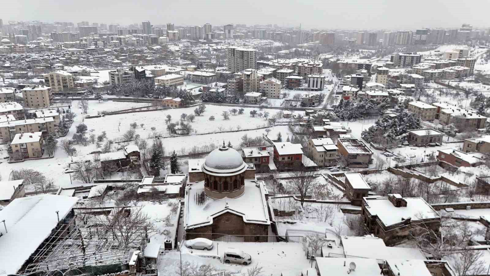 Kayseri’de kar yağışı etkili oldu
