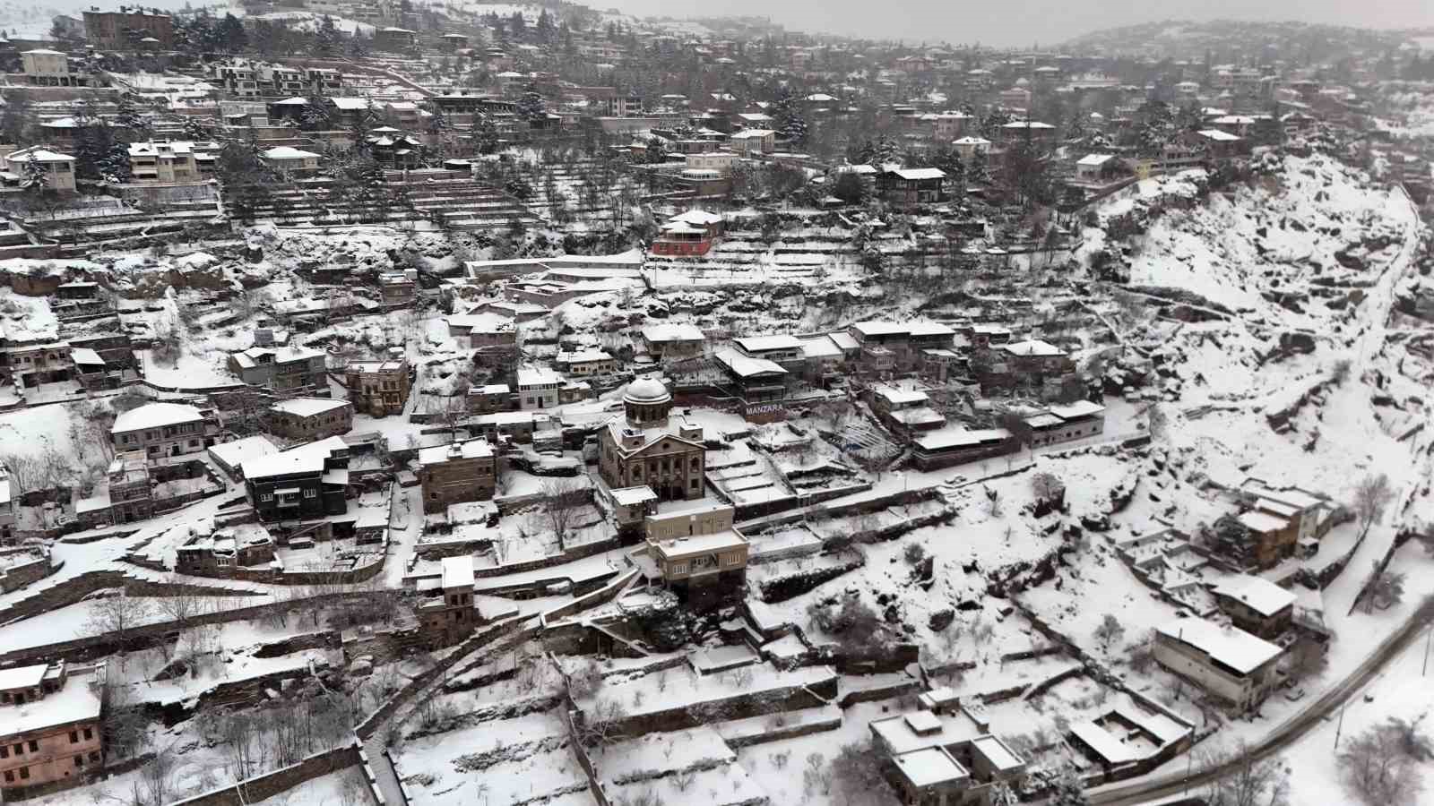Kayseri’de kar yağışı etkili oldu
