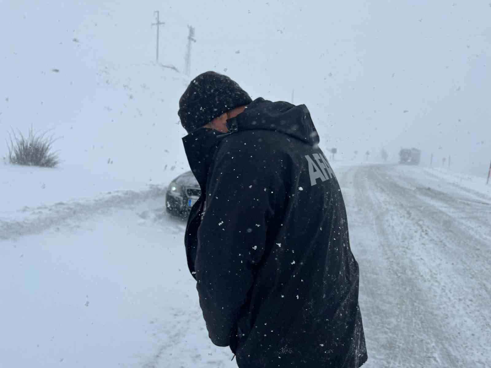 Kayseri’de kar yağışı sonrası mahsur kalan vatandaşlar kurtarıldı
