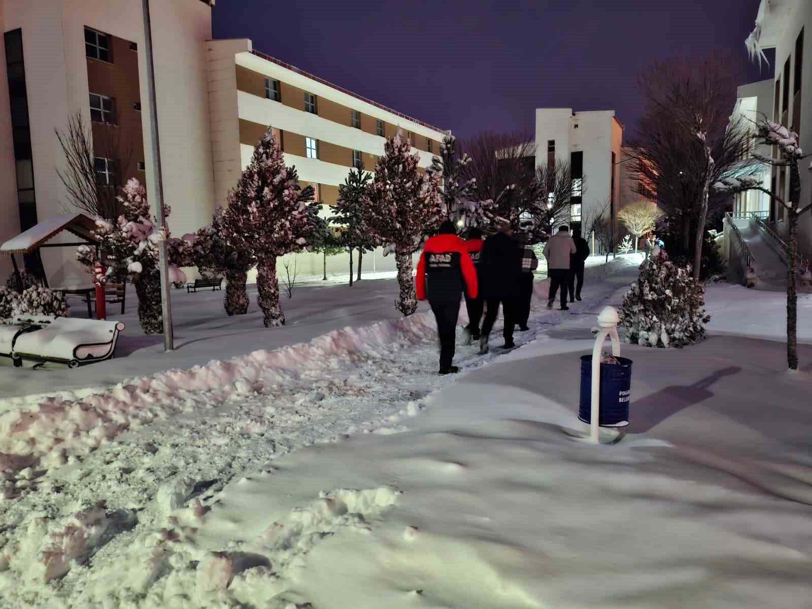 Kayseri’de kar yağışı sonrası mahsur kalan vatandaşlar kurtarıldı
