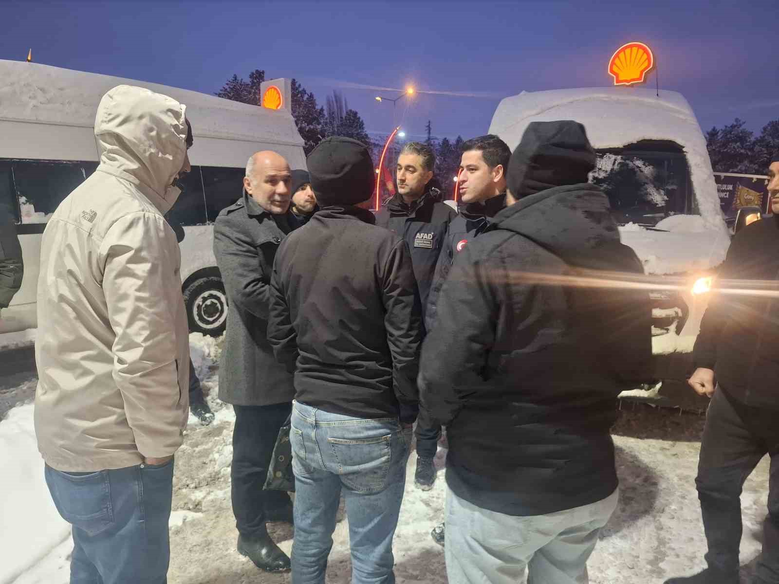Kayseri’de kar yağışı sonrası mahsur kalan vatandaşlar kurtarıldı

