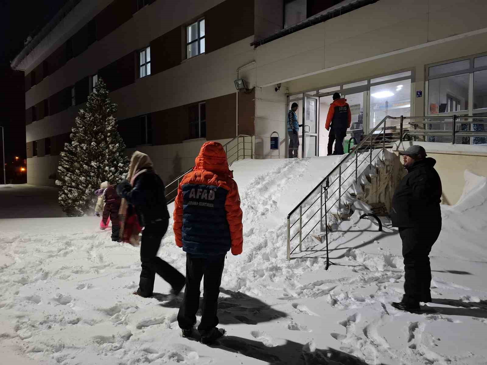 Kayseri’de kar yağışı sonrası mahsur kalan vatandaşlar kurtarıldı
