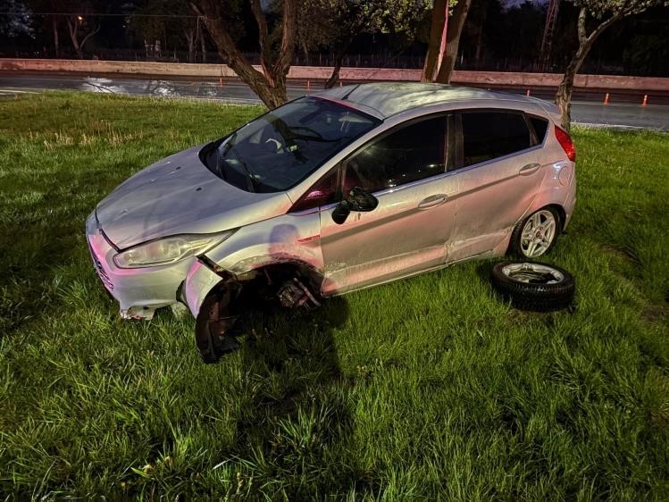 Kayseri’de kaza yapan sürücü otomobilini bırakıp kaçtı
