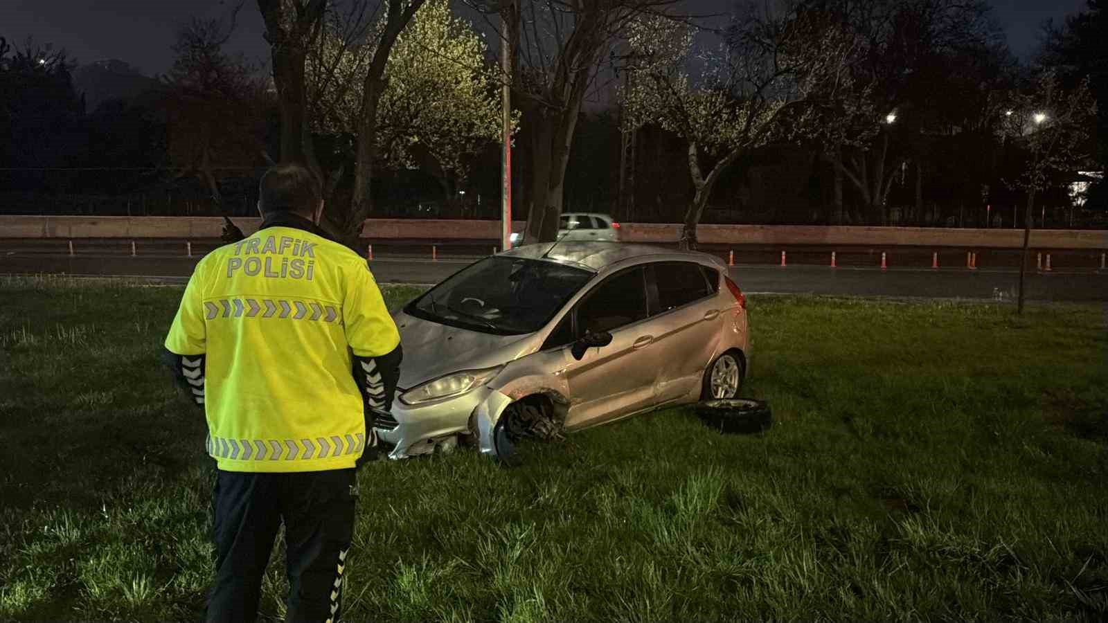 Kayseri’de kaza yapan sürücü otomobilini bırakıp kaçtı
