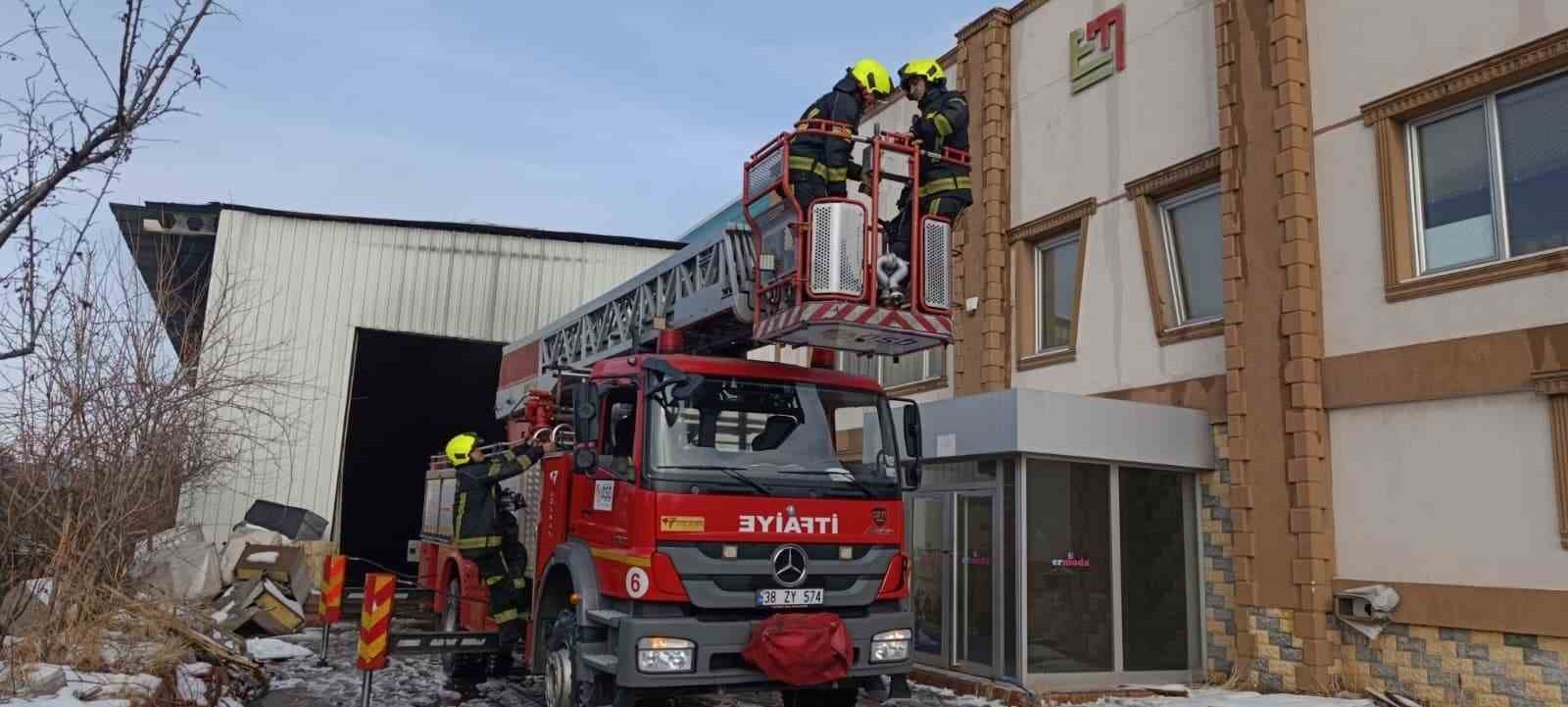 Kayseri’de korkutan fabrika yangını
