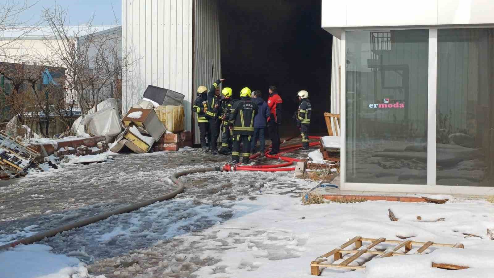 Kayseri’de korkutan fabrika yangını

