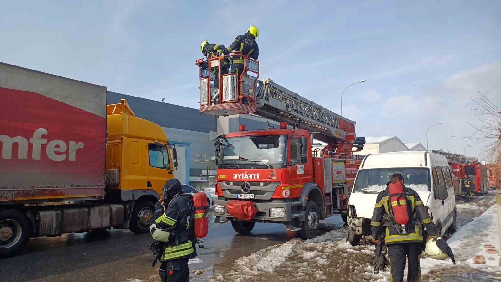 Kayseri’de korkutan fabrika yangını
