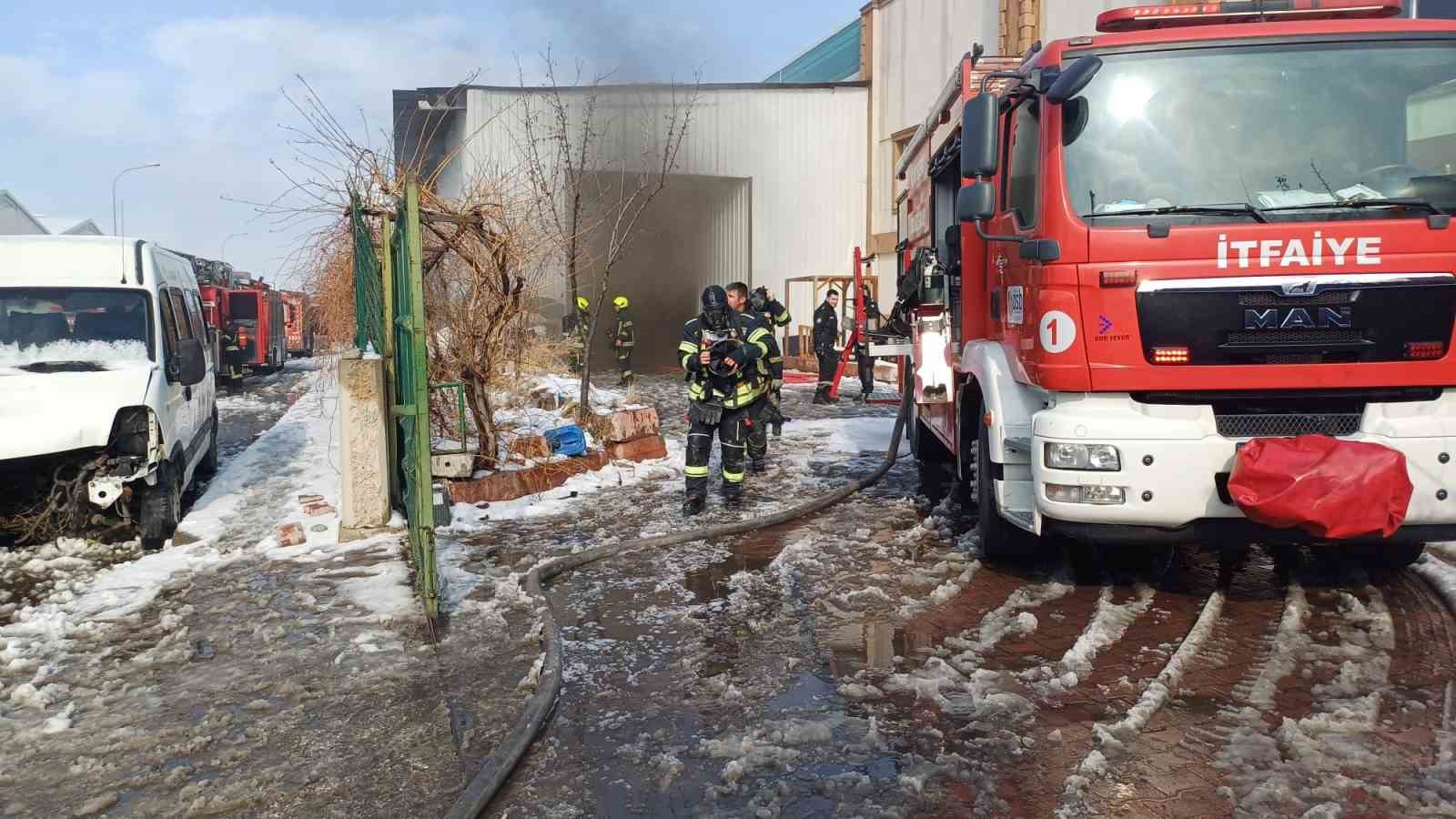 Kayseri’de korkutan fabrika yangını

