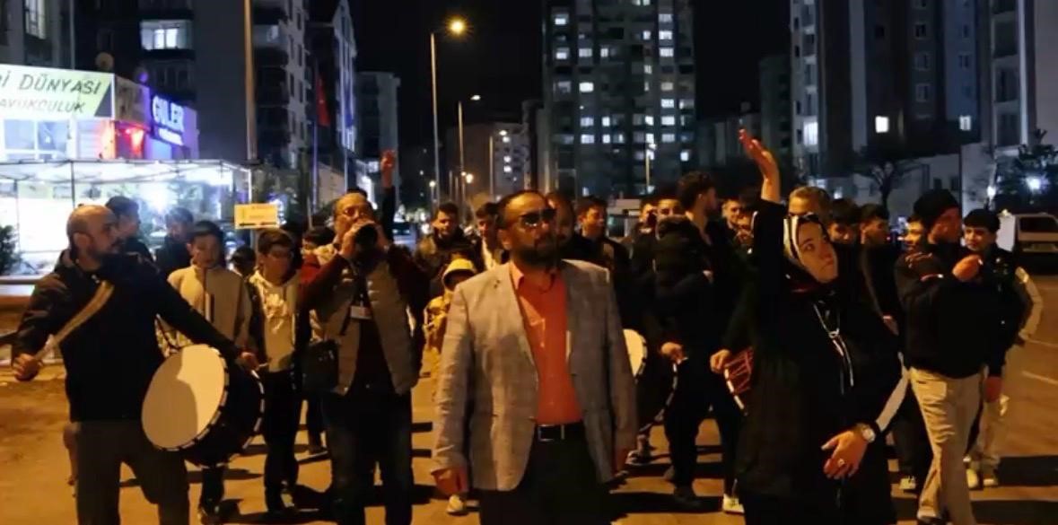 Kayseri’de mahalleliden ‘Kabe’de Hacılar’ performansı
