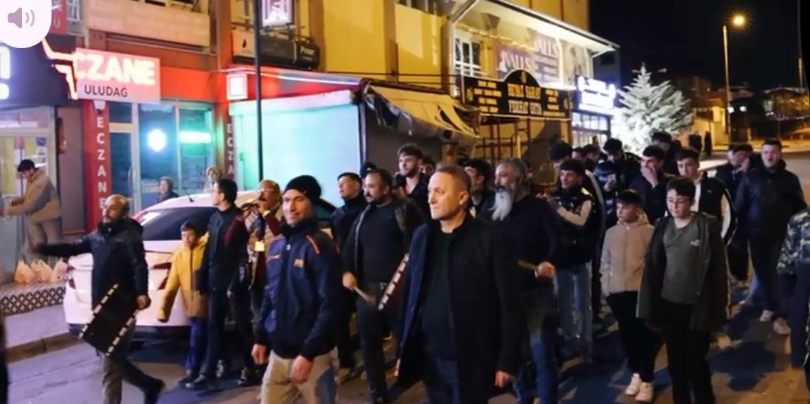 Kayseri’de mahalleliden ‘Kabe’de Hacılar’ performansı
