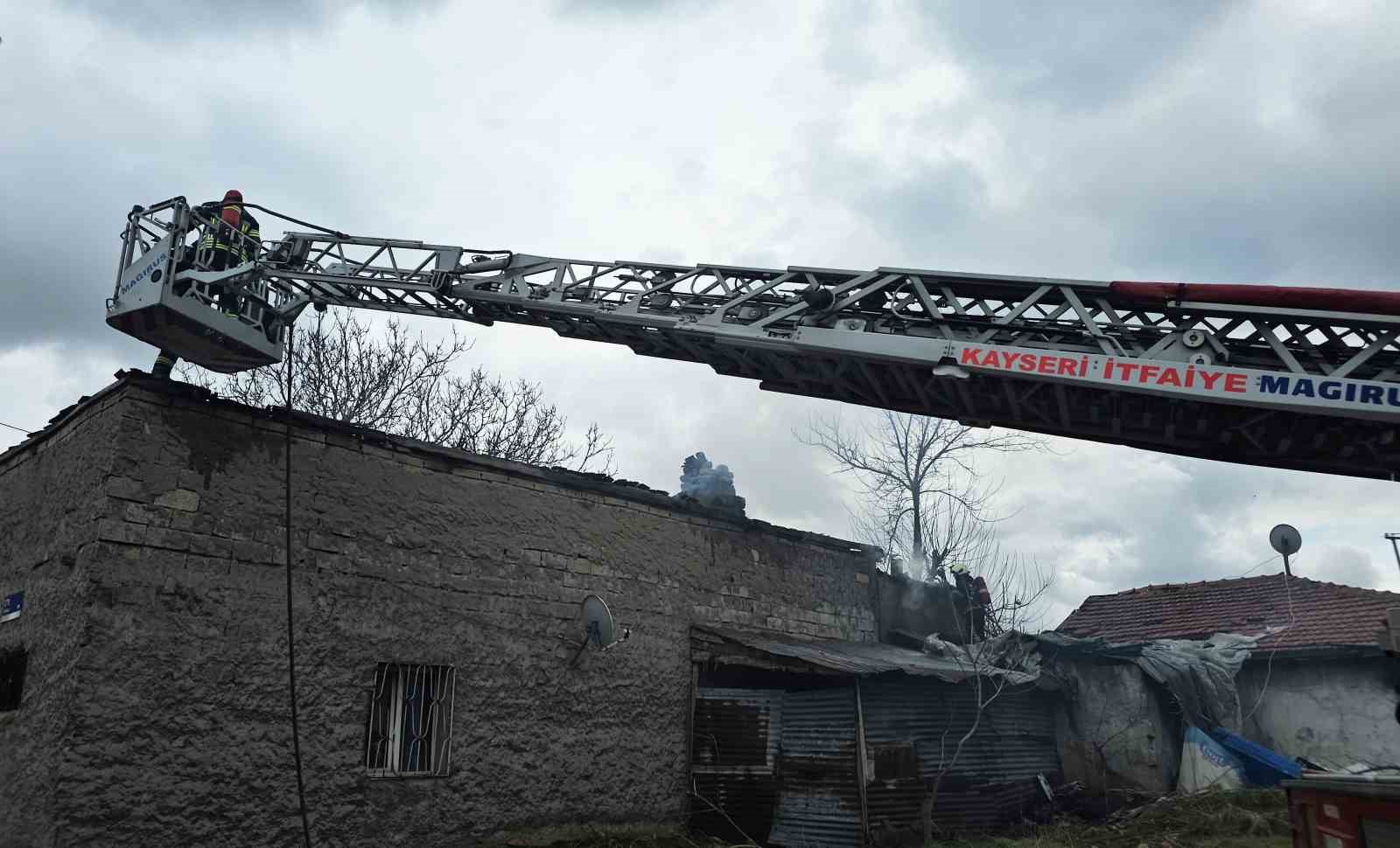 Kayseri’de müstakil evde yangın: 6 aylık bebek hastaneye kaldırıldı
