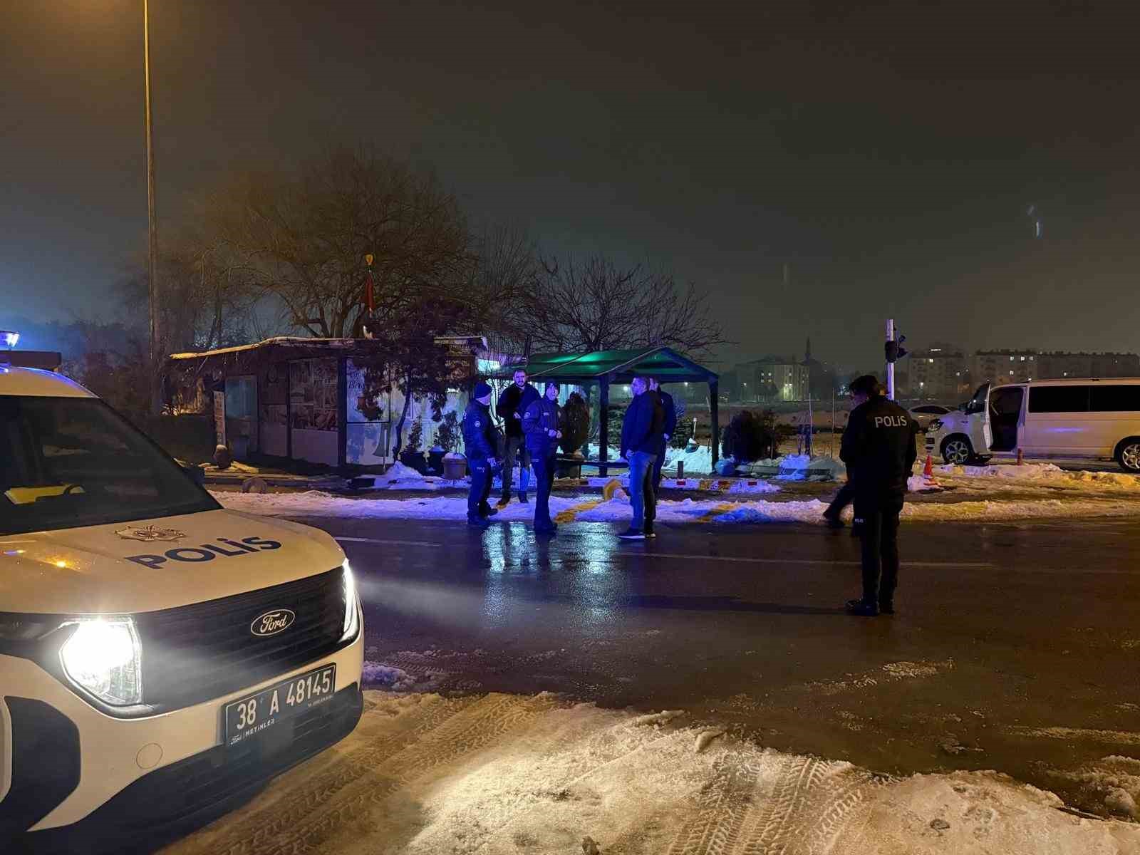 Kayseri’de oğlu, babasının büfesini kurşunladı
