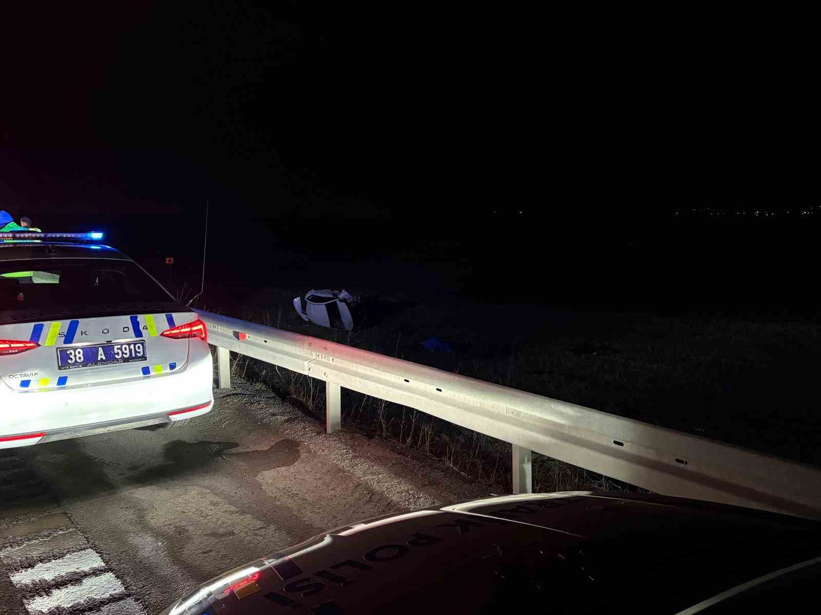 Kayseri’de otomobil şarampole yuvarlandı: 1 ölü, 1’i ağır 4 yaralı
