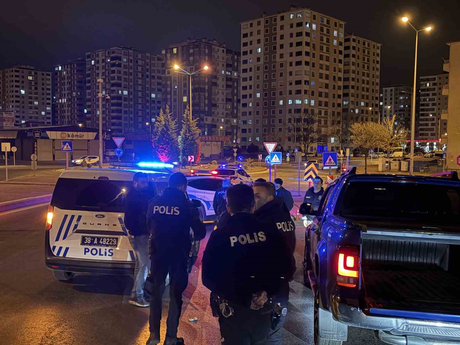 Kayseri’de polis ekiplerinden kaçan 2 alkollü sürücüye 920 bin TL idari para cezası yazıldı
