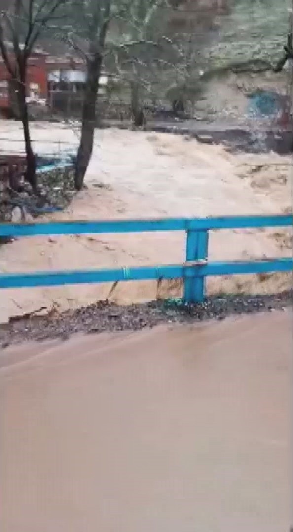Kayseri’de sağanak sele neden oldu
