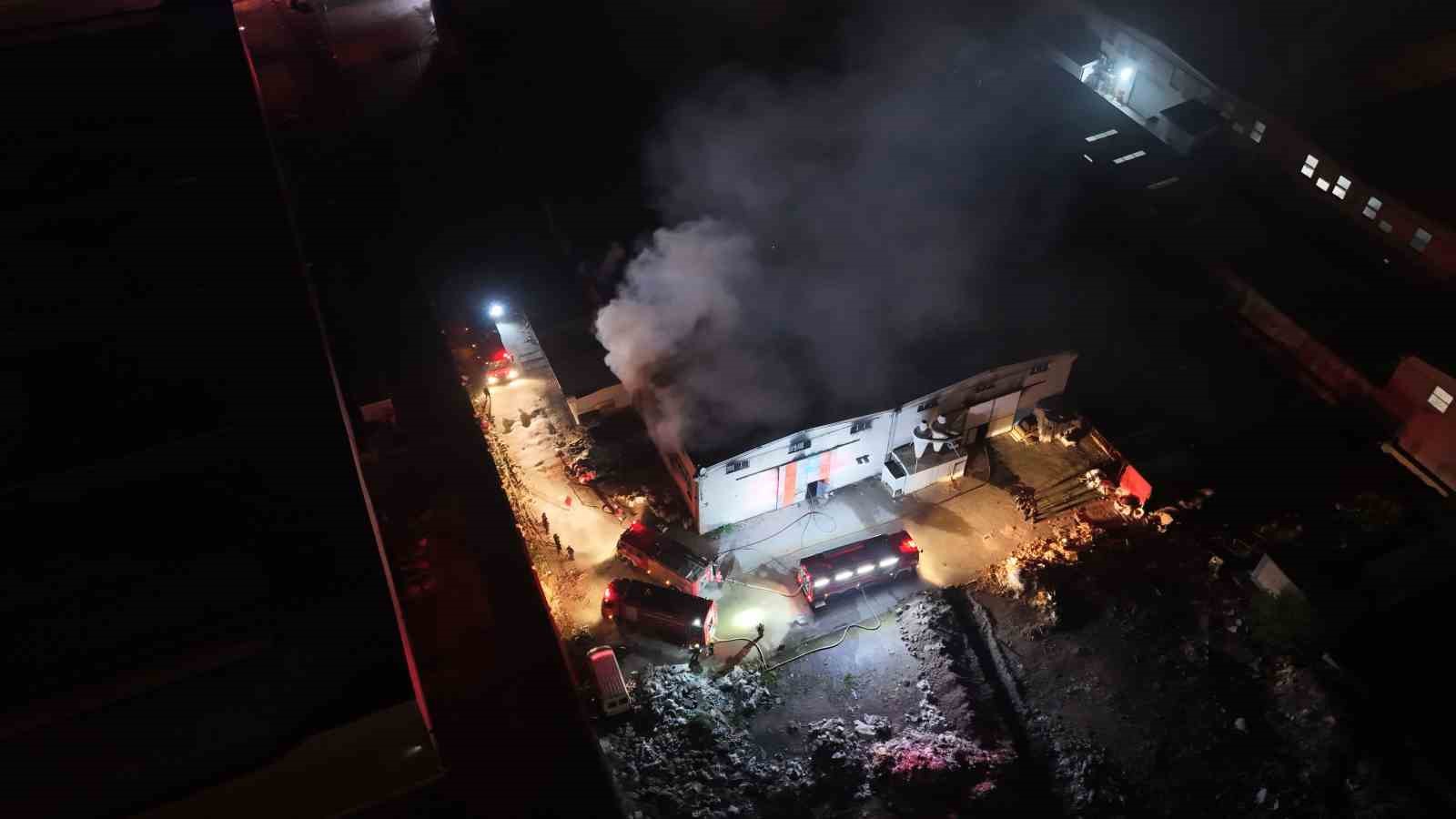 Kayseri’de sünger fabrikasında yangın
