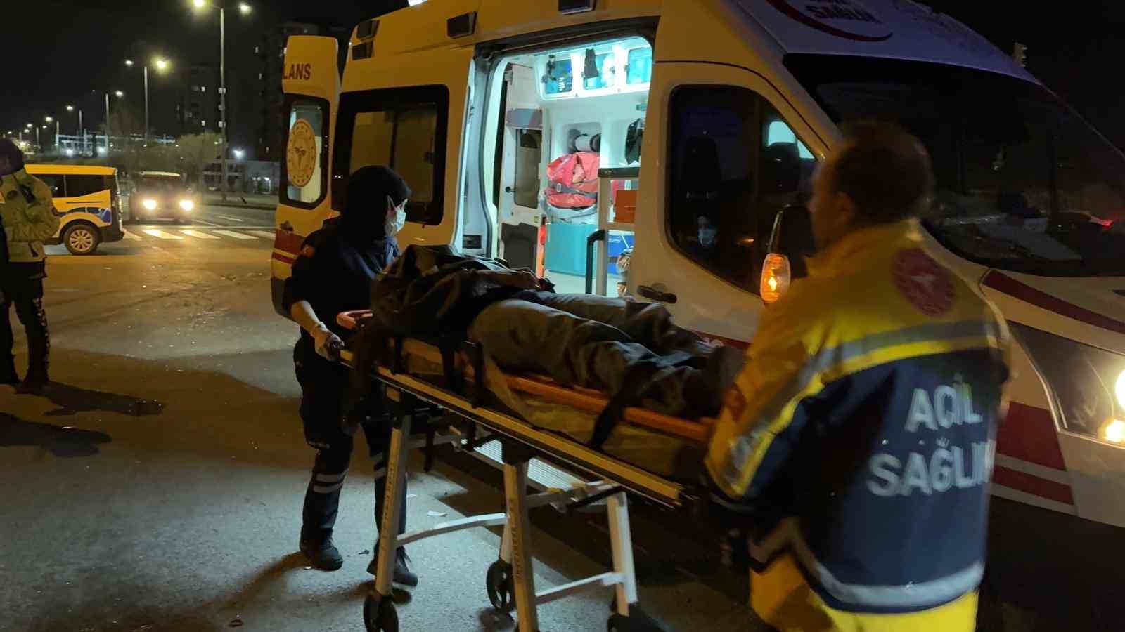 Kayseri’de SUV araç ile otomobil çarpıştı: 3’ü ağır 4 yaralı
