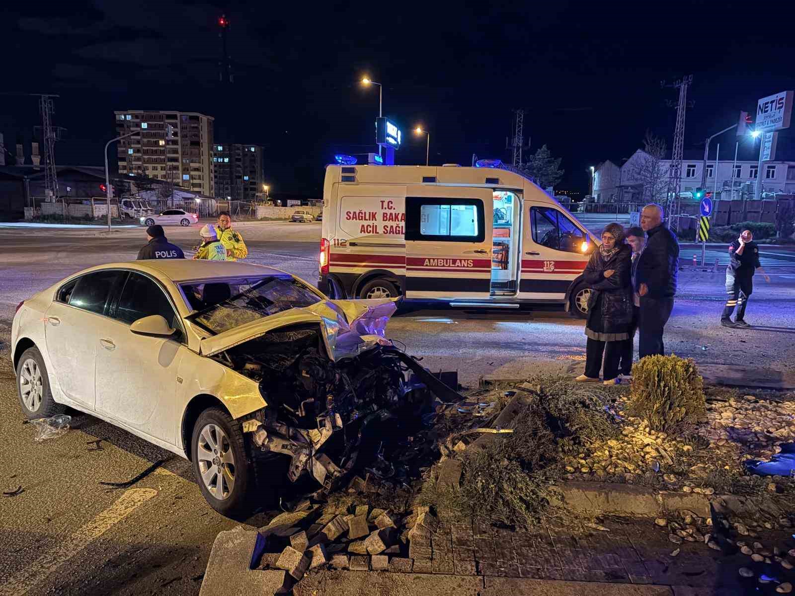 Kayseri’de SUV araç ile otomobil çarpıştı: 3’ü ağır 4 yaralı
