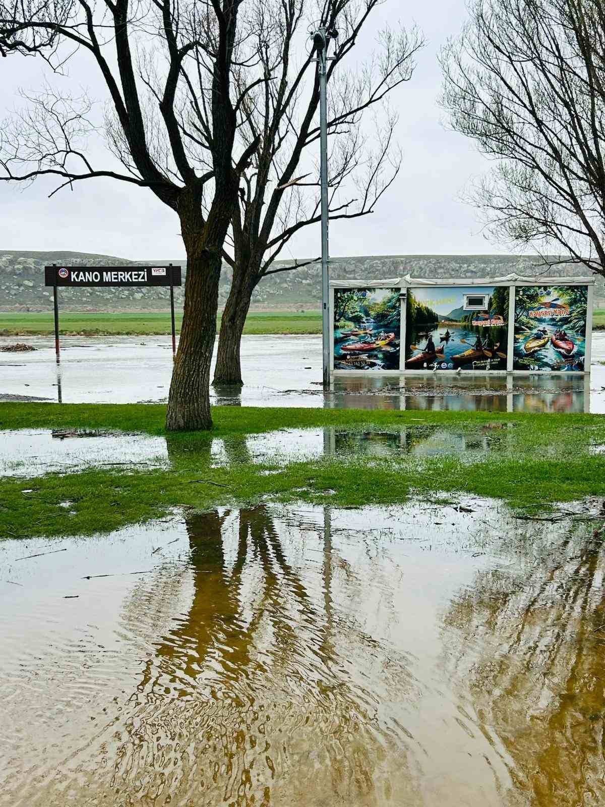 Kayseride Zamantı Irmağı taştı: Kano merkezleri sular altında kaldı
