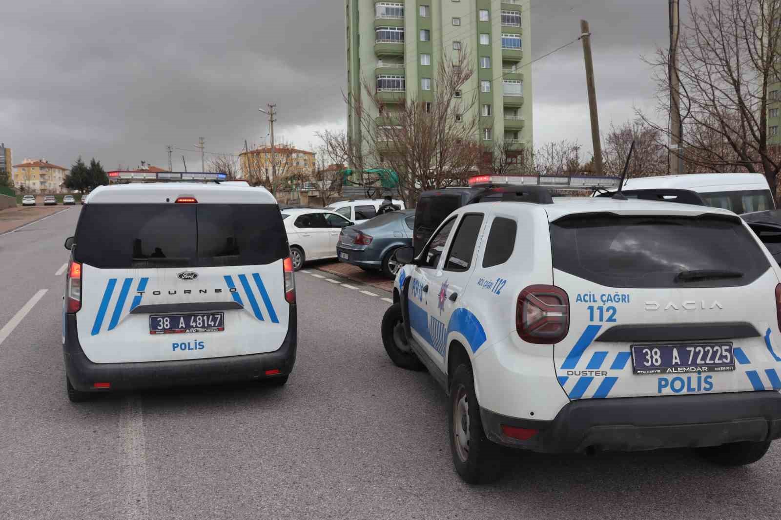 Kayseri’deki kavgada araçlar kurşunlandı
