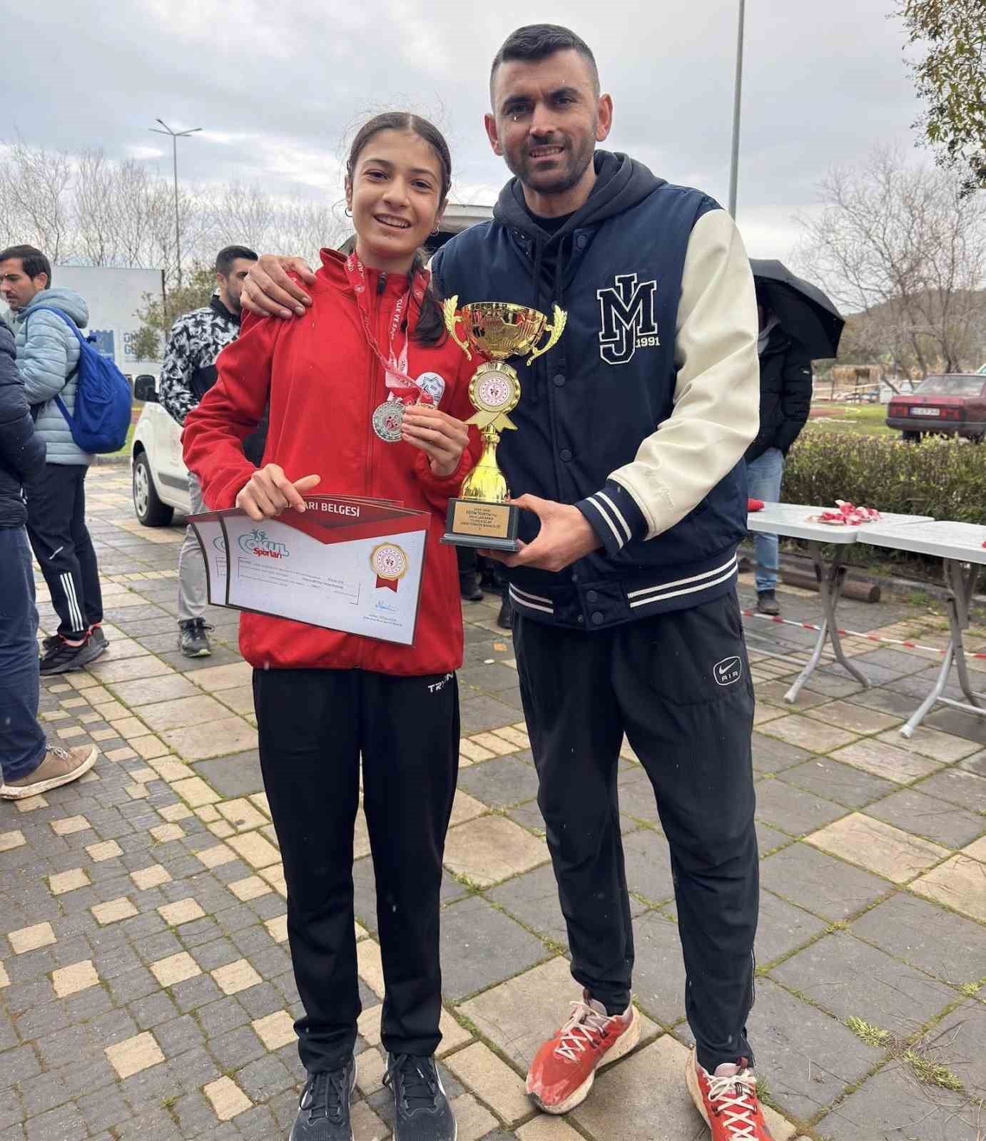 Kayserili atletler Aydın’dan madalyalarla döndü
