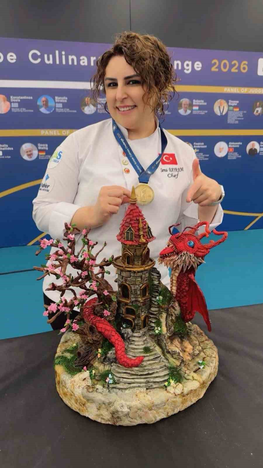 Kayserili pasta şefi Yunanistan’da Türk bayrağını dalgalandırdı
