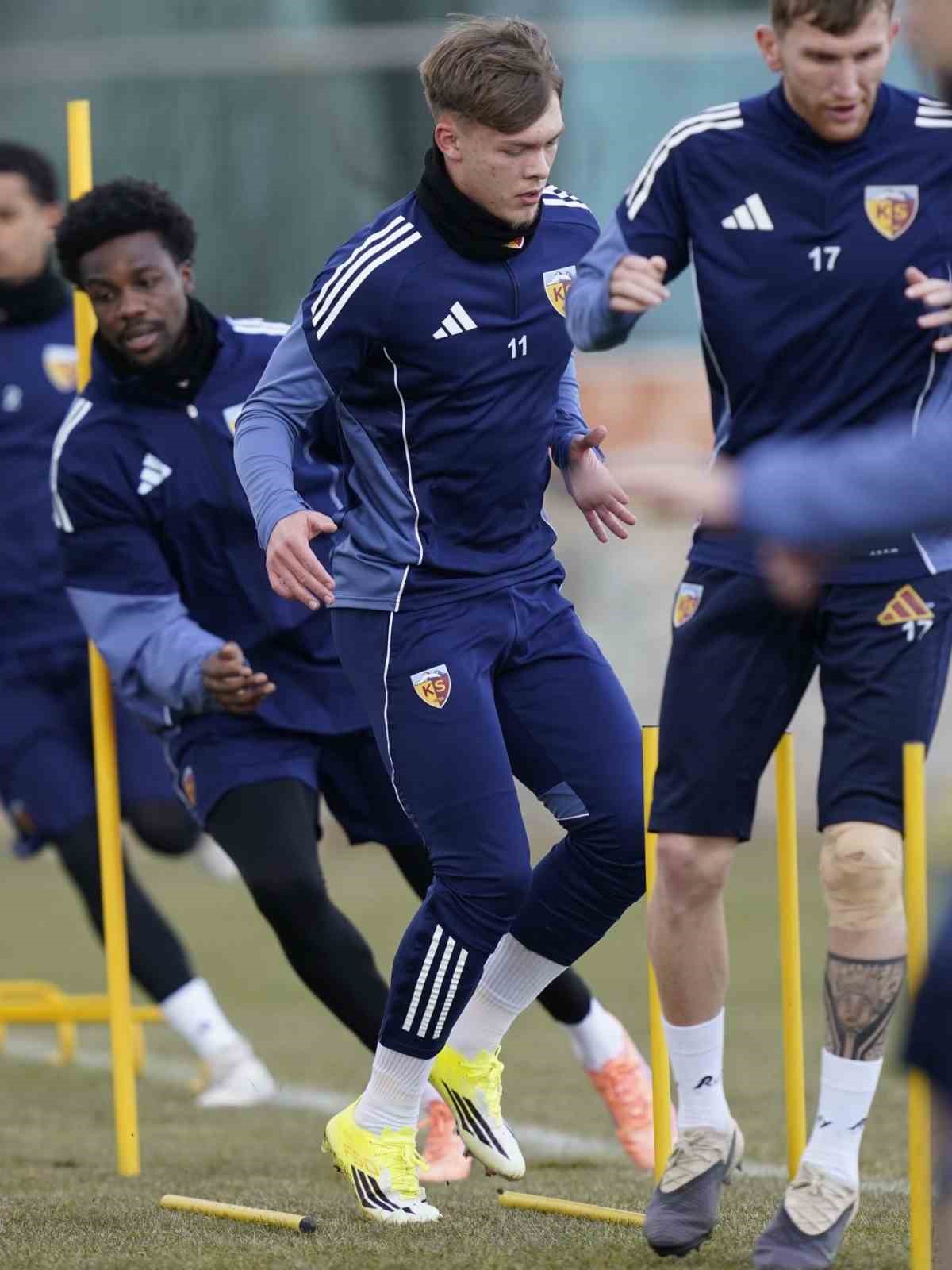 Kayserispor lidere konuk olacak
