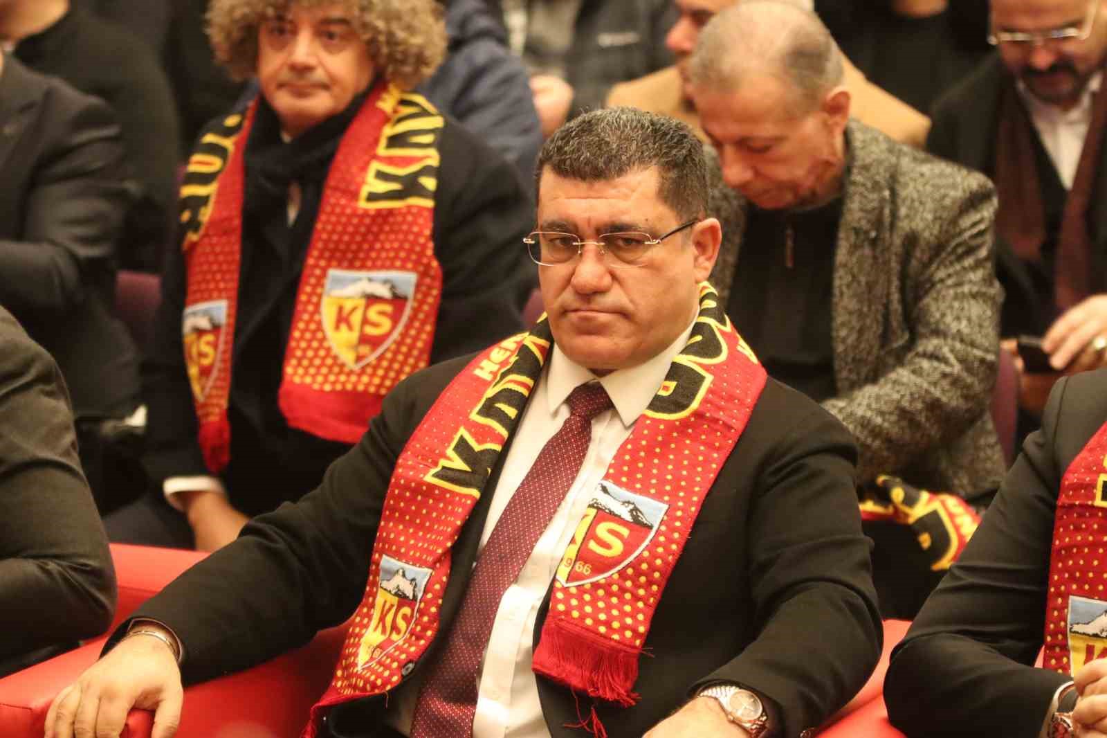 Kayserispor’da Başkan Nurettin Açıkalın güven tazeledi
Kayserispor’da Başkan Nurettin Açıkalın güven tazeledi