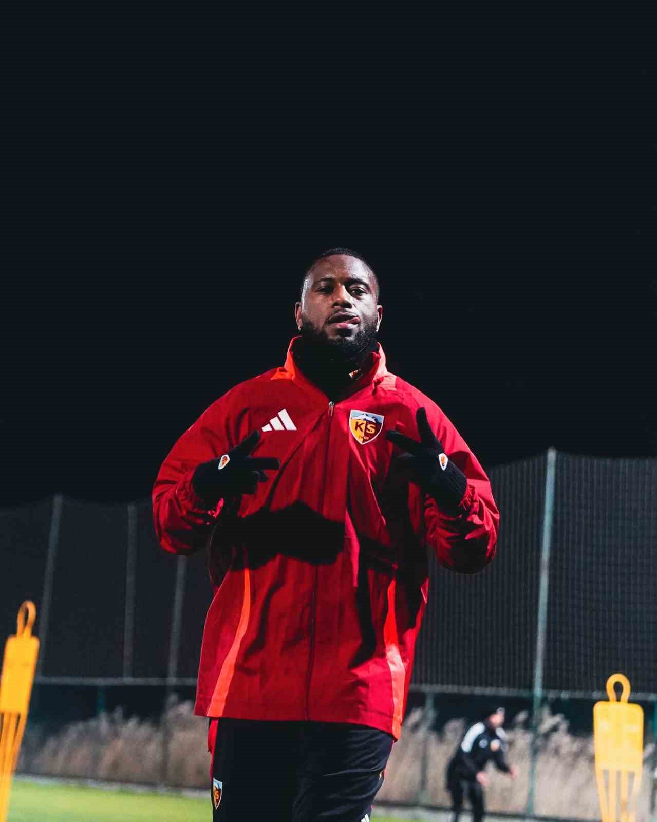 Kayserispor’un Antalya kampı başladı
