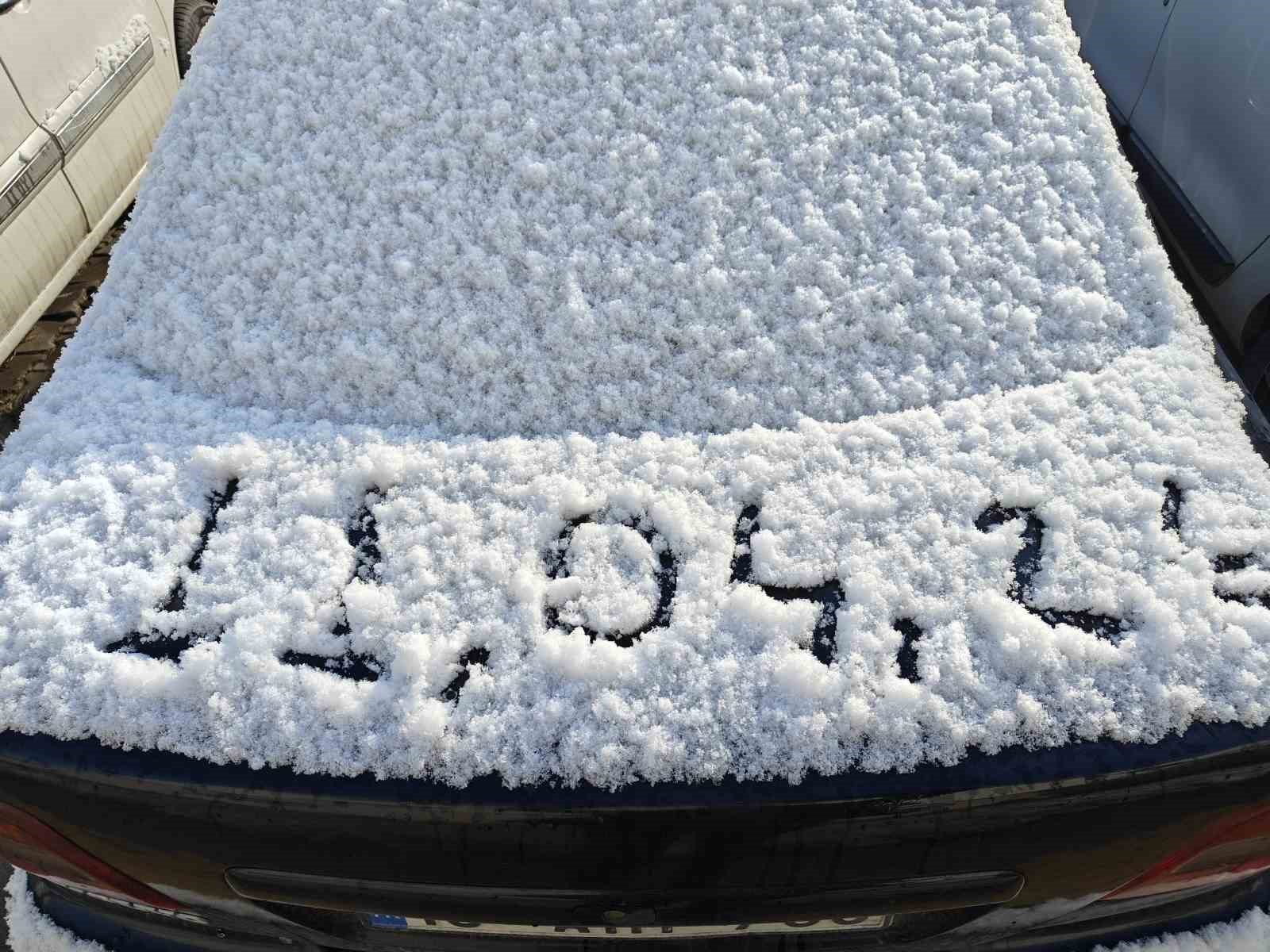 Kayseri’ye Nisan ayında kar yağdı
