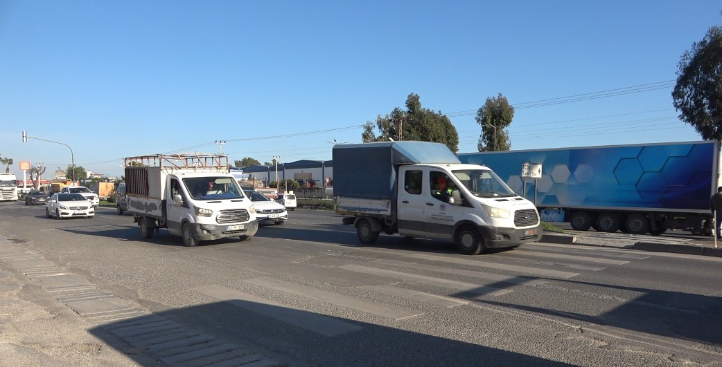 Kaza anı araç kamerasında: Daha önce 3 kişi ölmüştü bu sefer yayalara motosiklet çarptı
