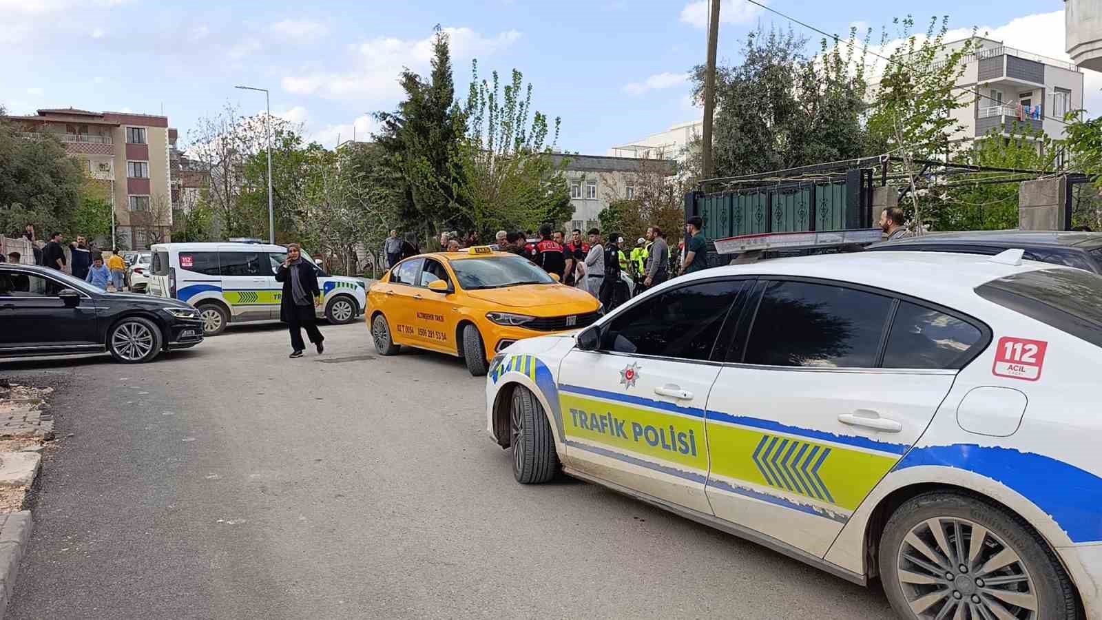 Kaza sonrası birbirlerine saldırdılar
