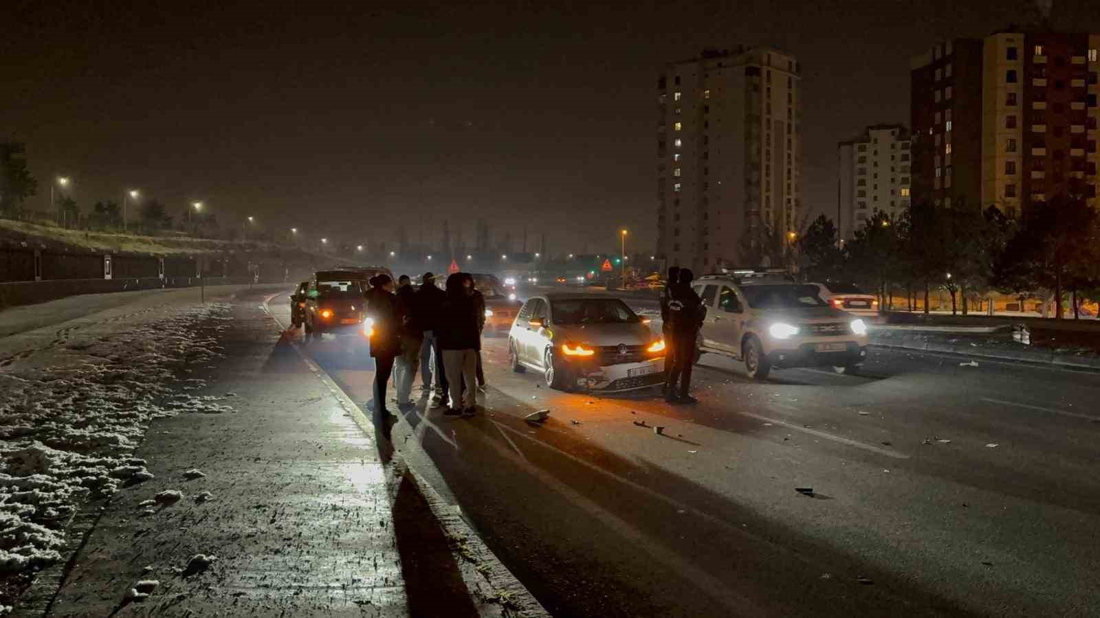 Kaza sonrası elektrikler kesildi, kazalar peş peşe geldi
