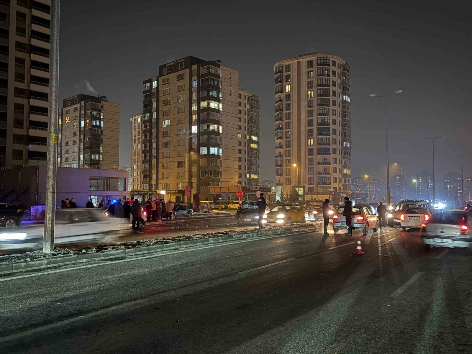 Kaza sonrası elektrikler kesildi, kazalar peş peşe geldi
