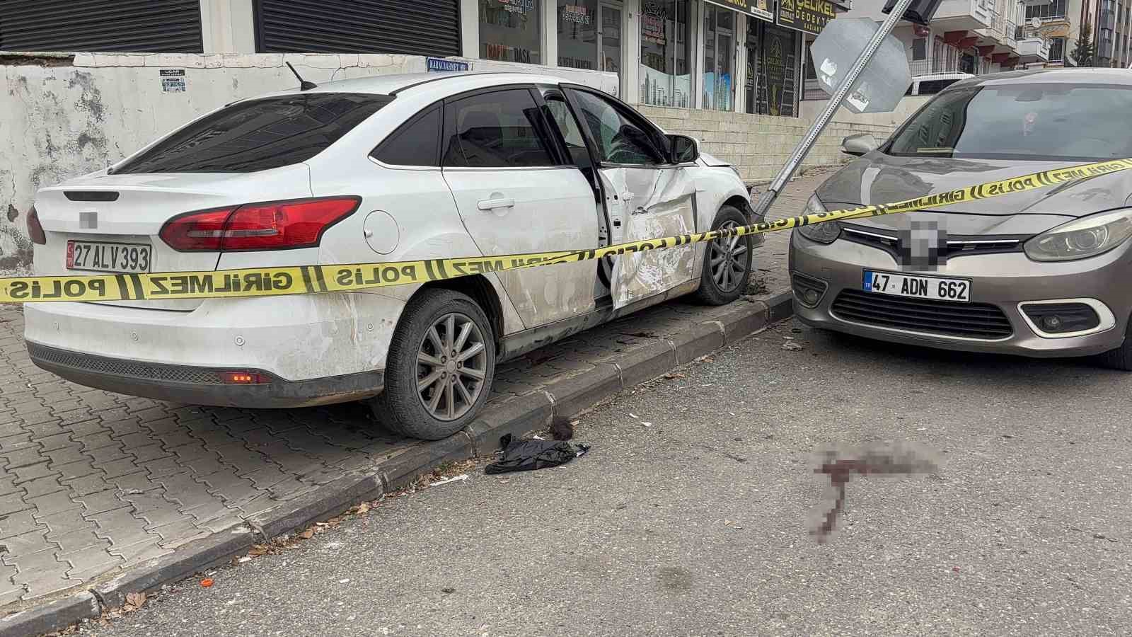 Kaza sonrası savrulan otomobil 4 yaşındaki çocuğa çarptı
