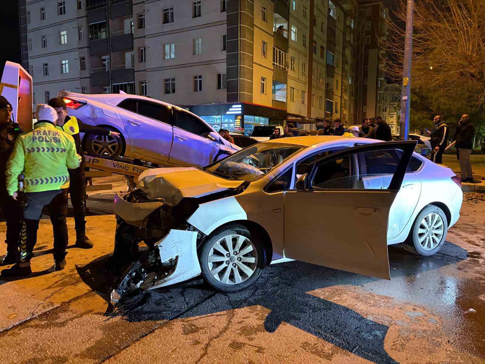 Kaza sonrası sürücü kaçtı, yakını yerine geçmeye çalıştı
