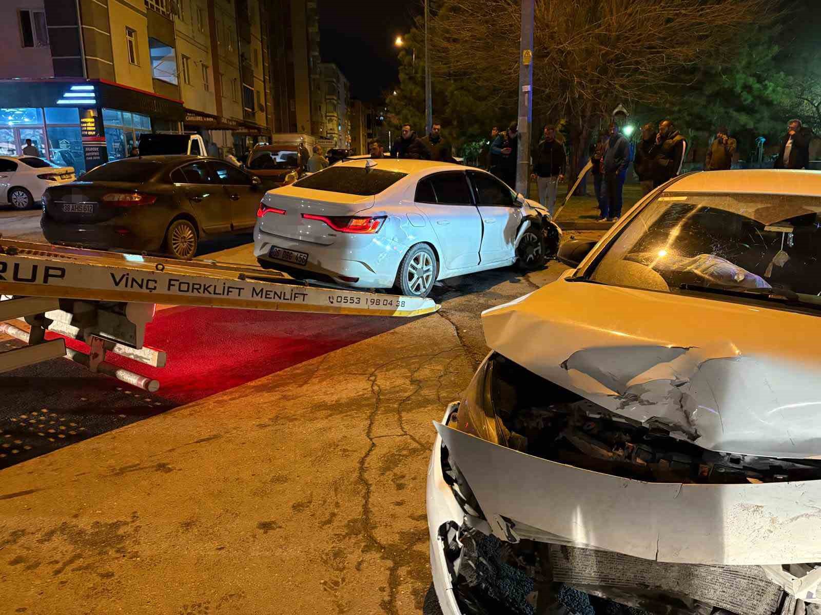 Kaza sonrası sürücü kaçtı, yakını yerine geçmeye çalıştı
