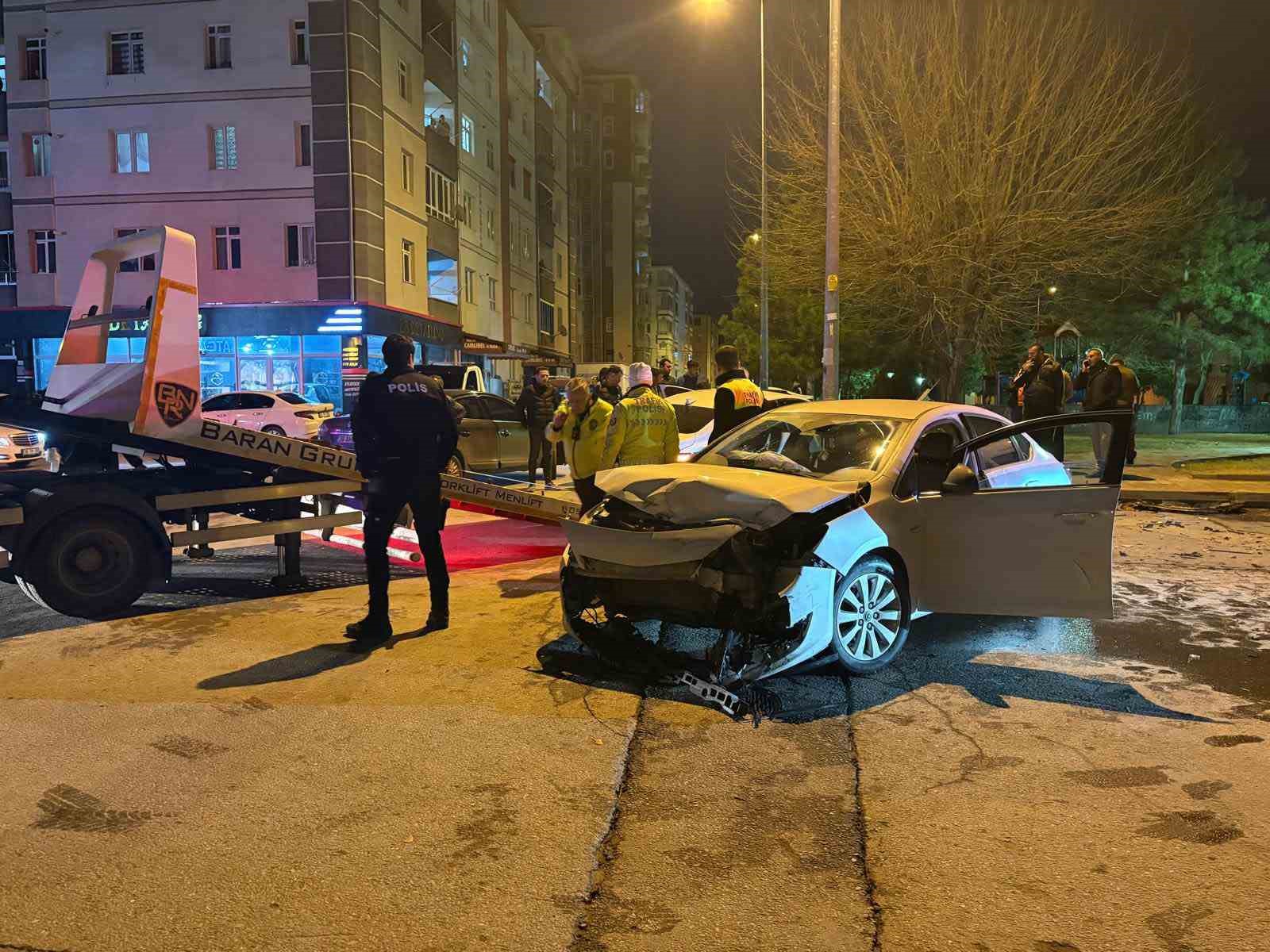 Kaza sonrası sürücü kaçtı, yakını yerine geçmeye çalıştı
