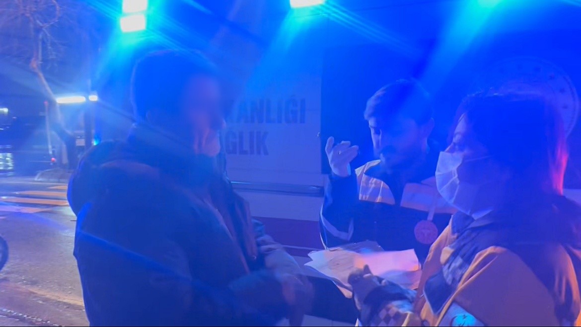 Kaza yapan alkollü sürücü, "Hepinizden özür diliyorum" diyerek hastaneye gitmeyi reddetti
