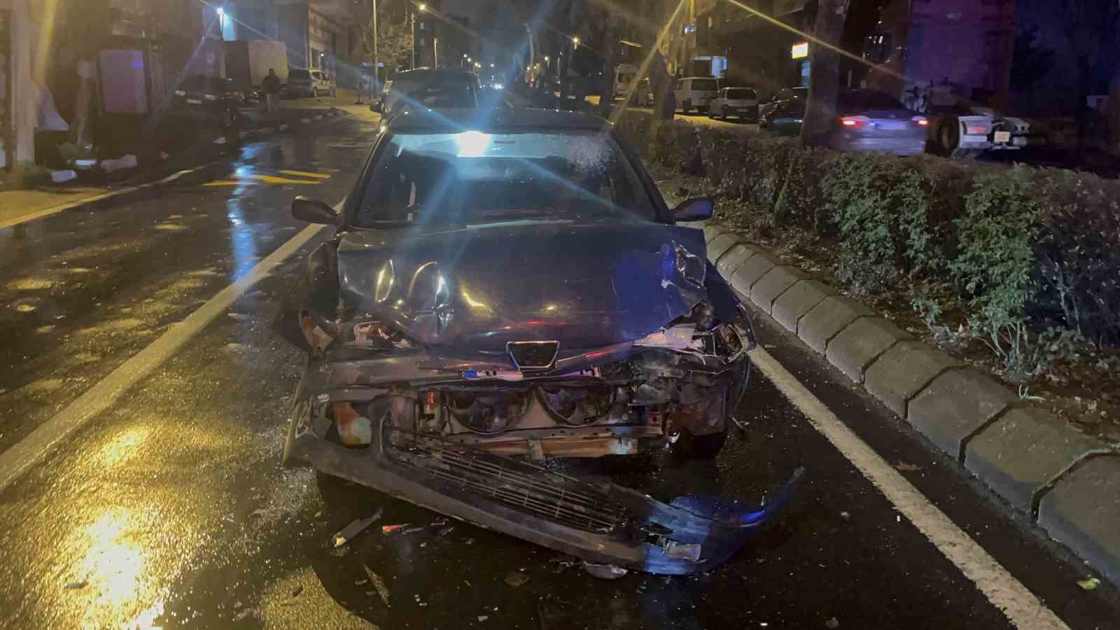 Kaza yapan alkollü sürücü, "Hepinizden özür diliyorum" diyerek hastaneye gitmeyi reddetti
