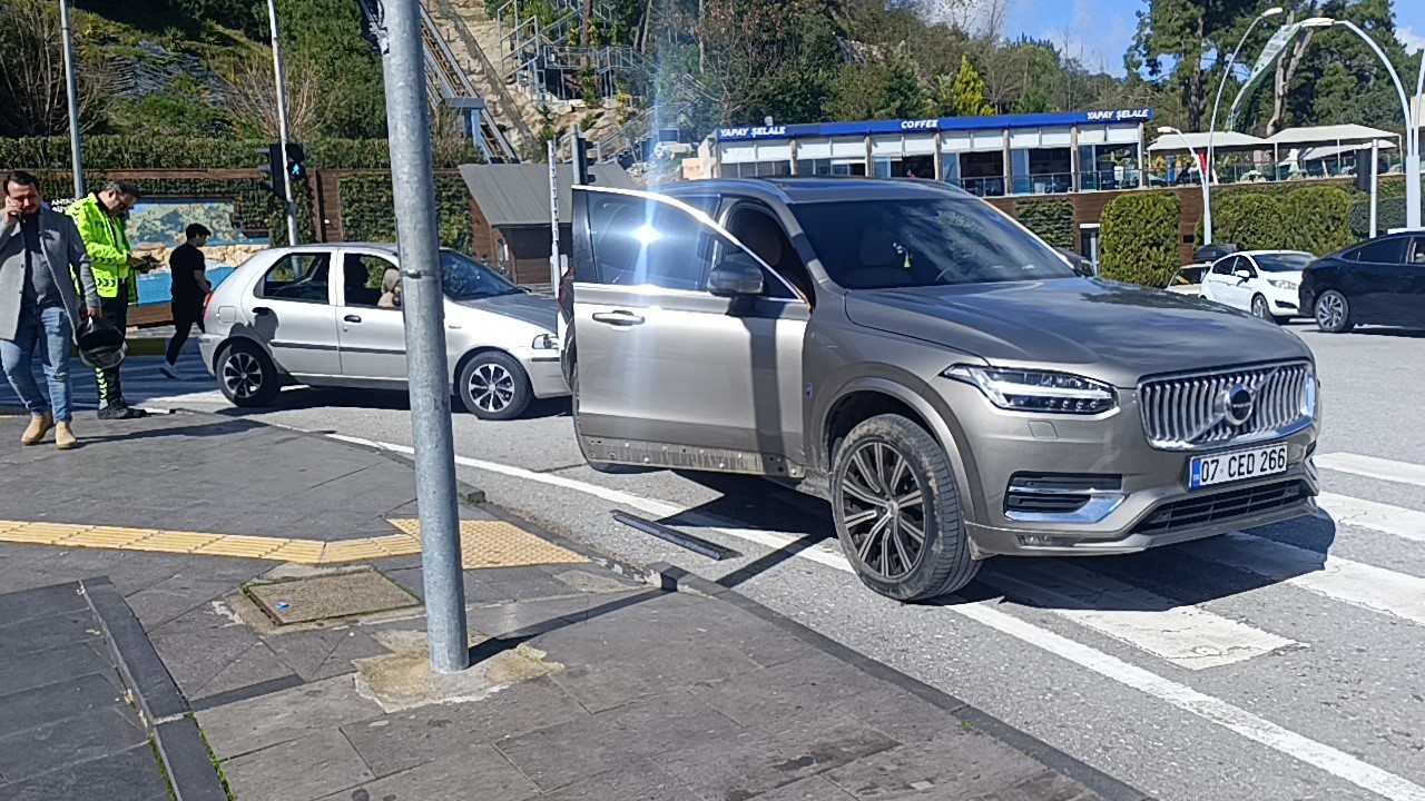 Kaza yapan motosikletli ısrarla polisi çağırdı, zararlı çıktı
