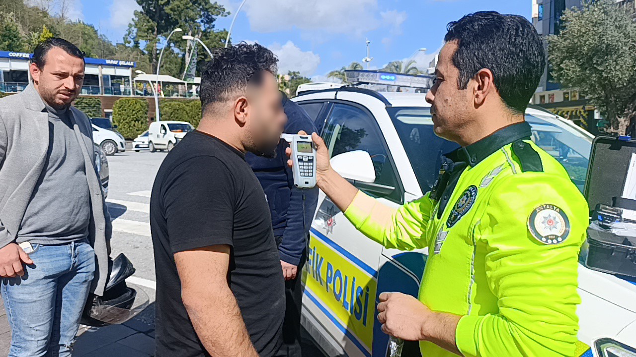 Kaza yapan motosikletli ısrarla polisi çağırdı, zararlı çıktı
