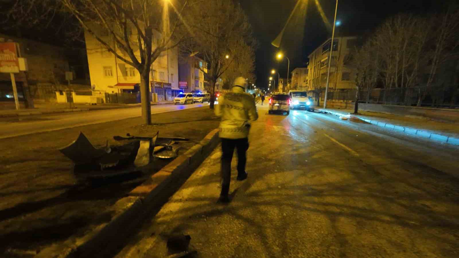 Kaza yapan otomobilin dönerek savrulduğu anlar kameraya yansıdı: 2 yaralı
