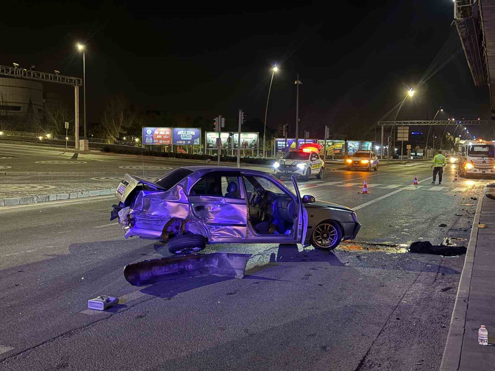 Kaza yapan sürücünün yakını sinir krizi geçirdi
