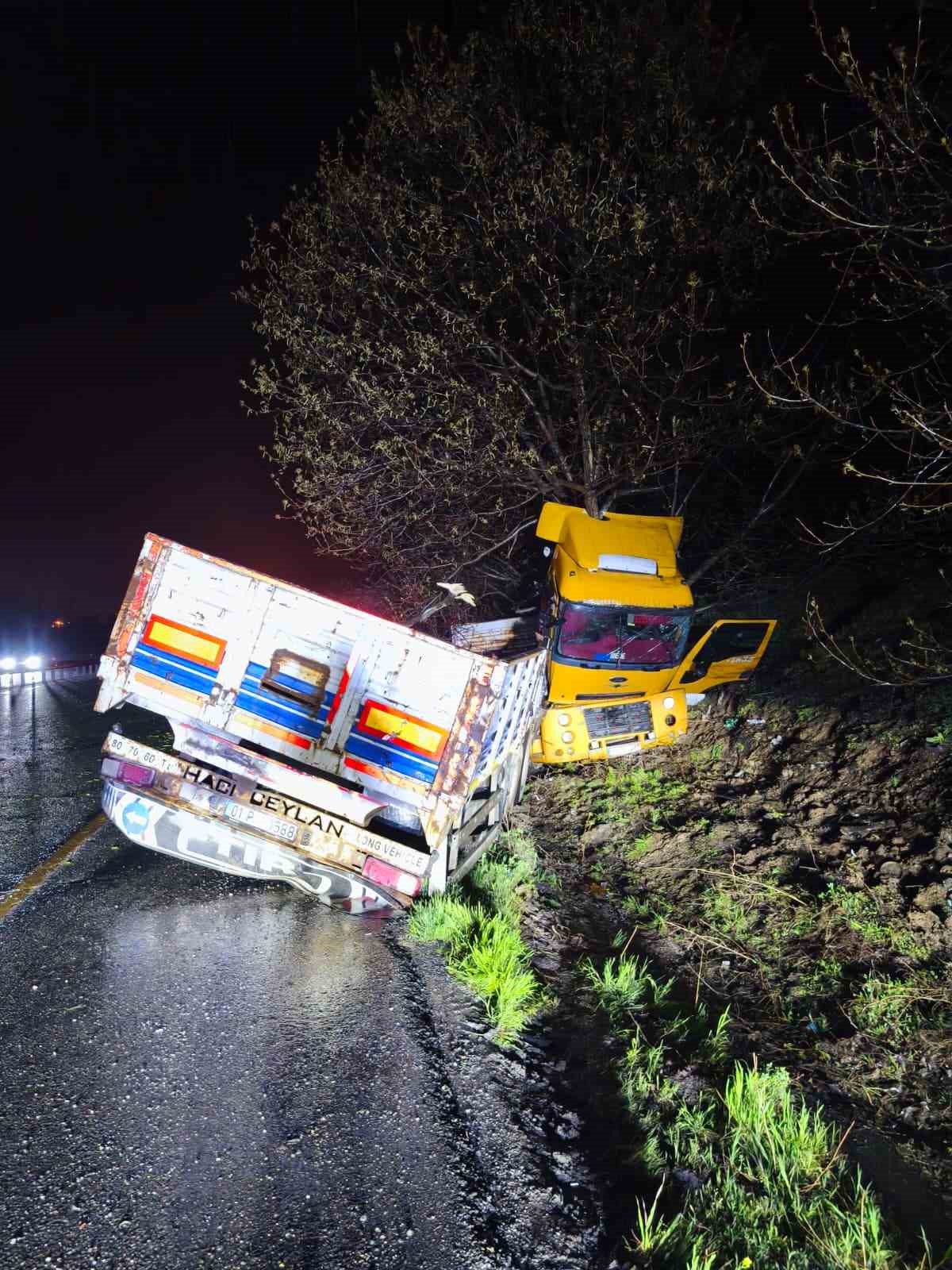Kaza yapan tırı taşıyordu: O tır da kaza yaptı
